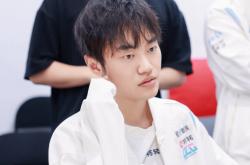 LOL官方点名knight，将他所有榮(róng)譽(yù)罗列(liè)出(chū)来，离大满贯还差一个S冠(guān)