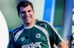 S15比(bǐ)赛FLY禁用了5位女(nǚ)英(yīng)雄，女(nǚ)博主(zhǔ)公开质疑，指責(zé)他们性别歧视