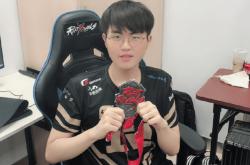 姿(zī)态体验WASD操作LOL，轻松實(shí)现脚本(běn)级走位，堪称物理(lǐ)外挂