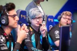 前LOL人气选手下海，变身福利姬收费明码标价，开发全新致富路？