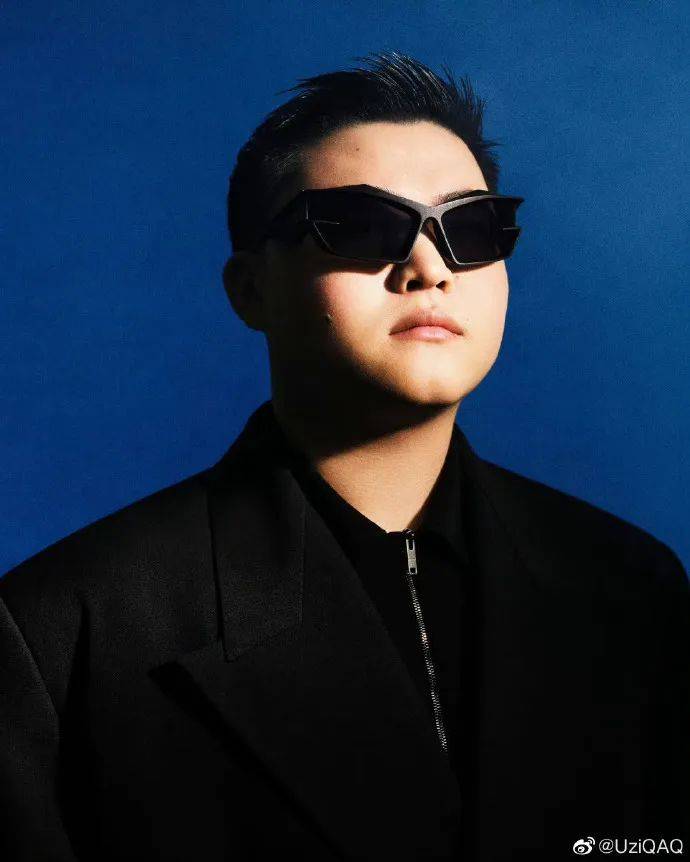 传闻新的LOL名人堂皮肤为Uzi卡莎；《影之刃 零》制作人被聘为客座教授