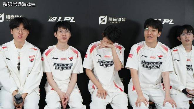 英雄联盟S15世界赛晋级分析，十二支确定名额，只有LPL打冒泡赛
