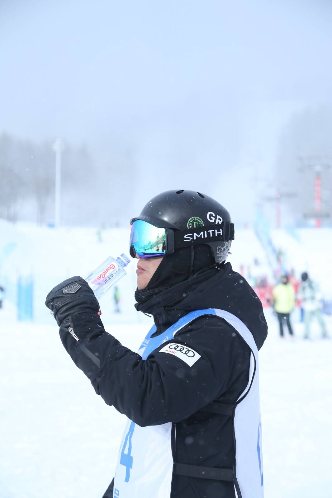 作为赛事官方赞助商，“水中贵族”百岁山为参赛选手提供高质量补水，同时为赛事的成功举办提供强大助力。