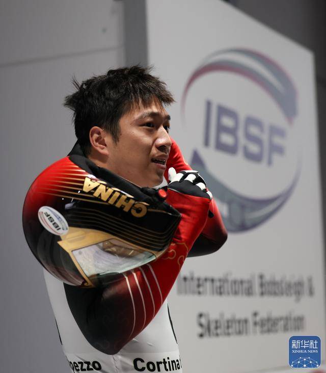 殷正获钢架雪车世界杯系列赛科尔蒂纳丹佩佐站男子个人赛季军