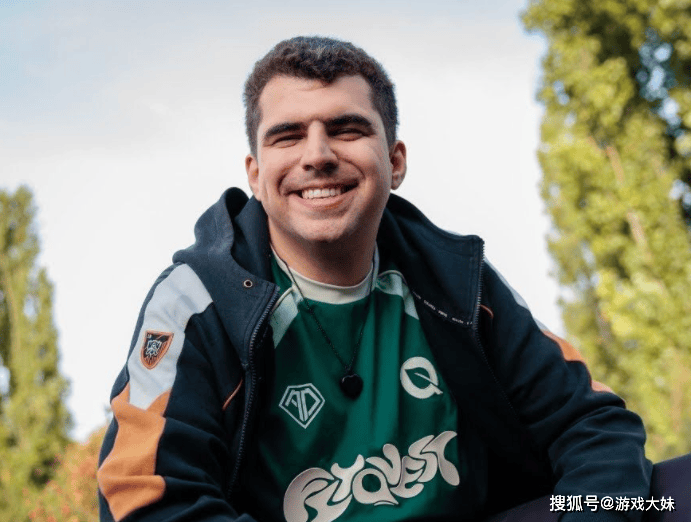 LOL选手吐槽女性生理期，镜头被全部剪掉，如今战队宣布将他开除