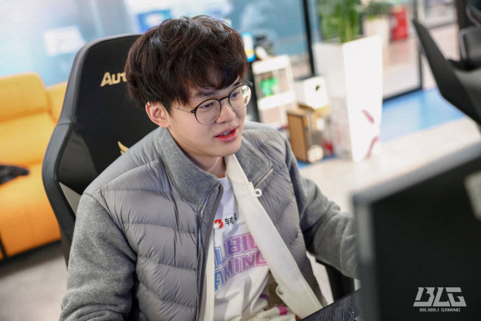 至臻银河战舰BLG也翻车了！被鱼腩队OMG横扫！还在磨合中？