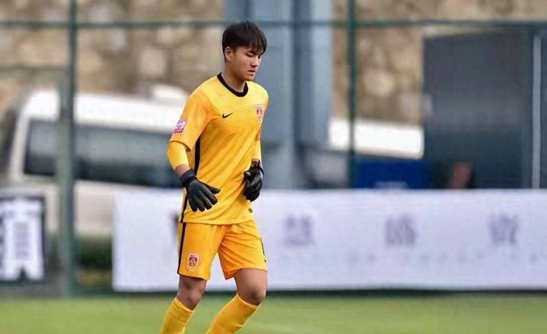 转会消息！上海申花与青岛西海岸队就门将李昊的转会事宜展开谈判