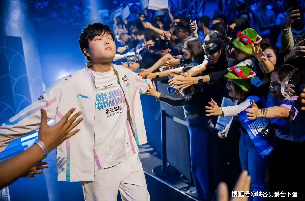 继“Sask揭秘BLG天价阵容真相：砸钱砸出S冠也是可以的”后，Viper谈加入BLG：我觉得是LPL最强战队，明年要拿很多奖杯