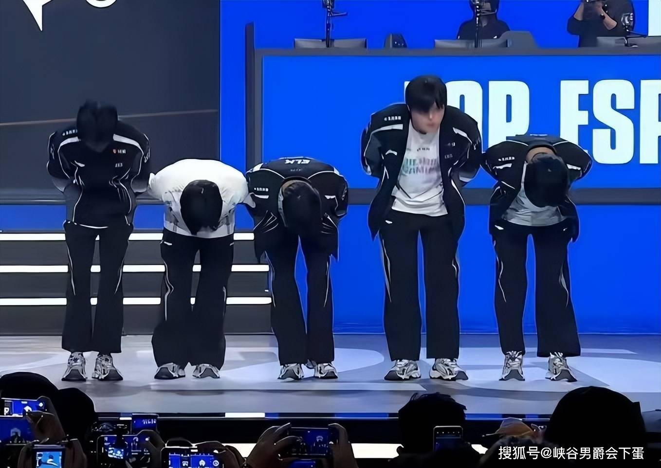 继“Sask揭秘BLG天价阵容真相：砸钱砸出S冠也是可以的”后，Viper谈加入BLG：我觉得是LPL最强战队，明年要拿很多奖杯