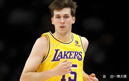 防守表现不佳，湖人本季对手三分命中率高达37.9%，场均快攻失分排名第18