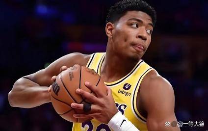 防守表现不佳，湖人本季对手三分命中率高达37.9%，场均快攻失分排名第18